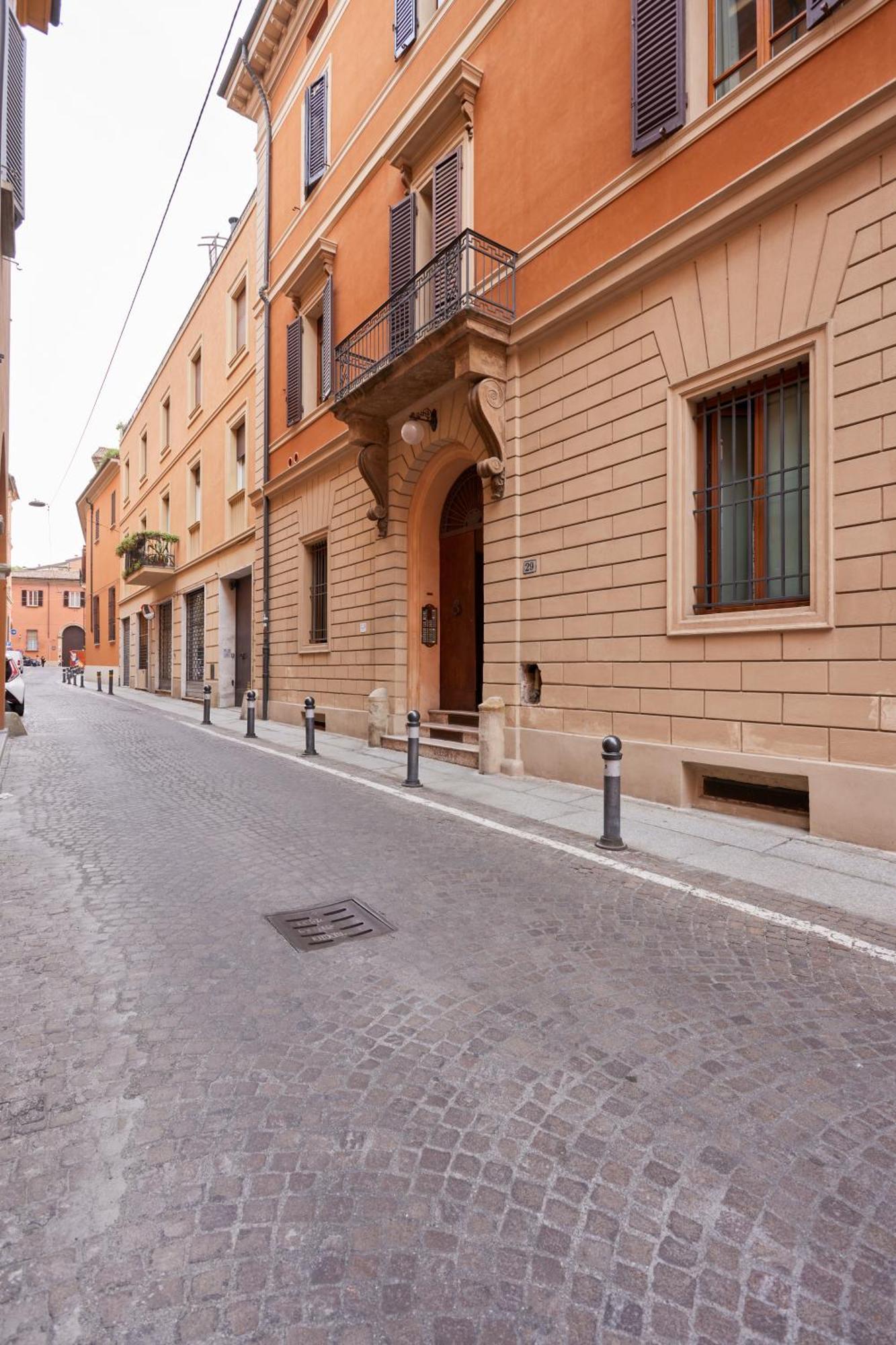 Central And Comfy Apartment Free Netflix And Disney Plus Bologna Exterior photo